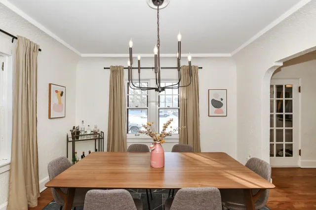 $389,900 | 424 West Luebbe Lane, Glendale, WI 53217