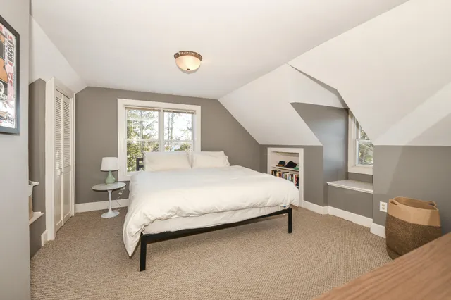 $389,900 | 424 West Luebbe Lane, Glendale, WI 53217