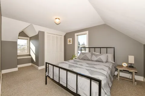 $389,900 | 424 West Luebbe Lane, Glendale, WI 53217