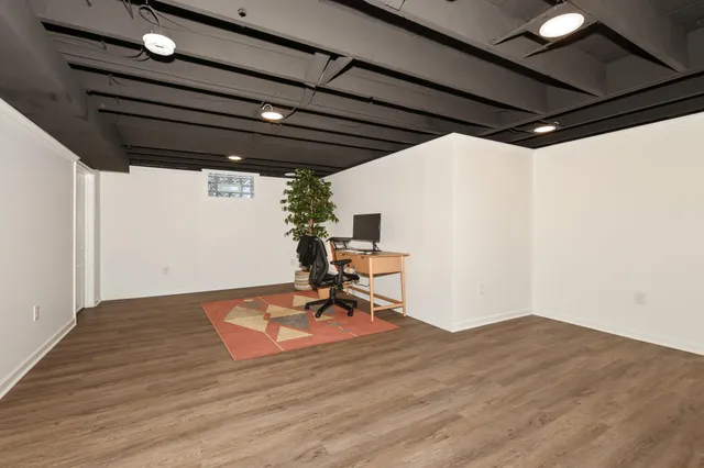 $389,900 | 424 West Luebbe Lane, Glendale, WI 53217