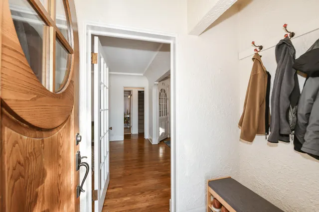 $389,900 | 424 West Luebbe Lane, Glendale, WI 53217