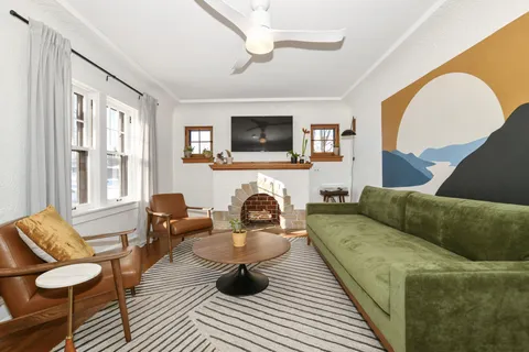 $389,900 | 424 West Luebbe Lane, Glendale, WI 53217