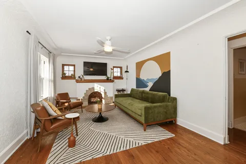 $389,900 | 424 West Luebbe Lane, Glendale, WI 53217