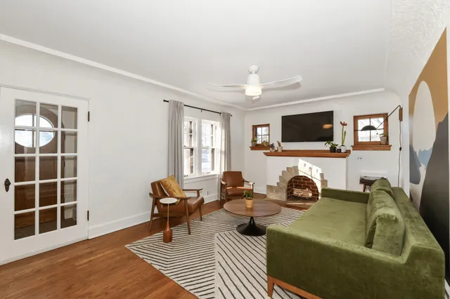 $389,900 | 424 West Luebbe Lane, Glendale, WI 53217