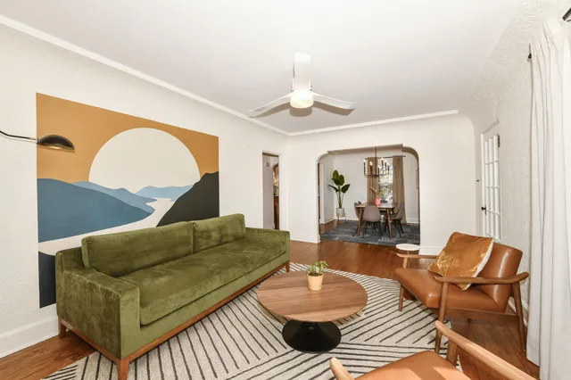 $389,900 | 424 West Luebbe Lane, Glendale, WI 53217