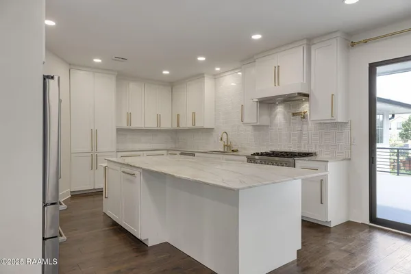 $980,000 | 223 Beverly Drive, Lafayette, LA 70503