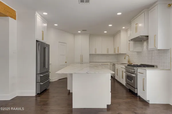 $980,000 | 223 Beverly Drive, Lafayette, LA 70503