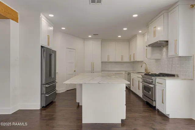 $980,000 | 223 Beverly Drive, Lafayette, LA 70503