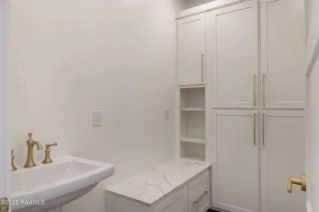 $980,000 | 223 Beverly Drive, Lafayette, LA 70503