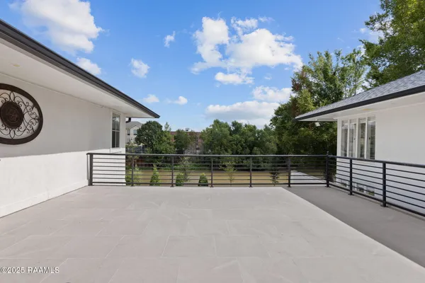 $980,000 | 223 Beverly Drive, Lafayette, LA 70503