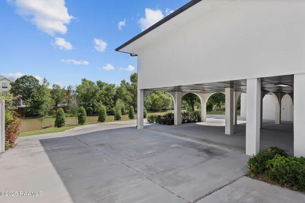 $980,000 | 223 Beverly Drive, Lafayette, LA 70503