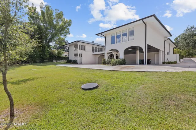 $980,000 | 223 Beverly Drive, Lafayette, LA 70503