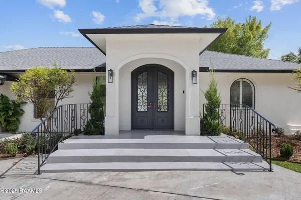 $980,000 | 223 Beverly Drive, Lafayette, LA 70503