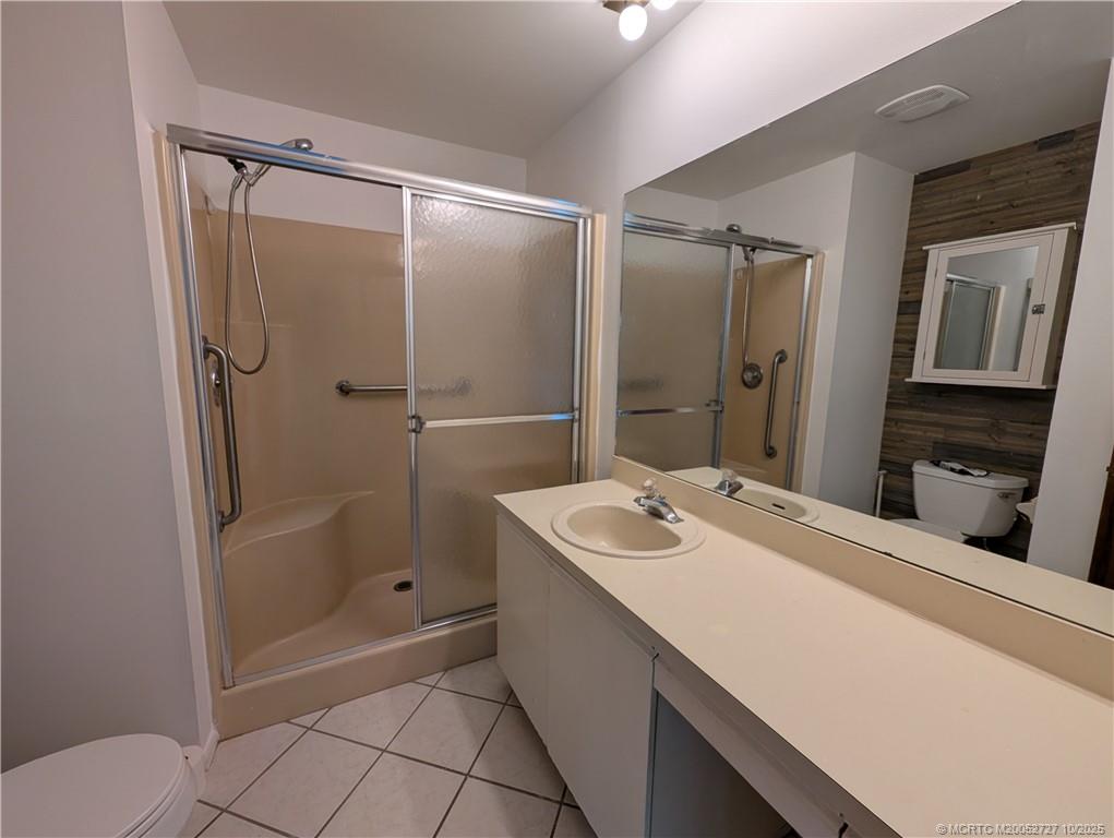 8291 Southeast Croft Circle, Unit M8 Hobe Sound, FL 33455 - Photo 14 of 22 a bathroom with a sink a toilet and shower