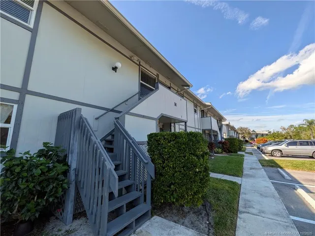 $2,200 | 8291 Southeast Croft Circle, Unit M8, Hobe Sound, FL 33455