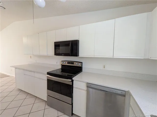 $2,200 | 8291 Southeast Croft Circle, Unit M8, Hobe Sound, FL 33455