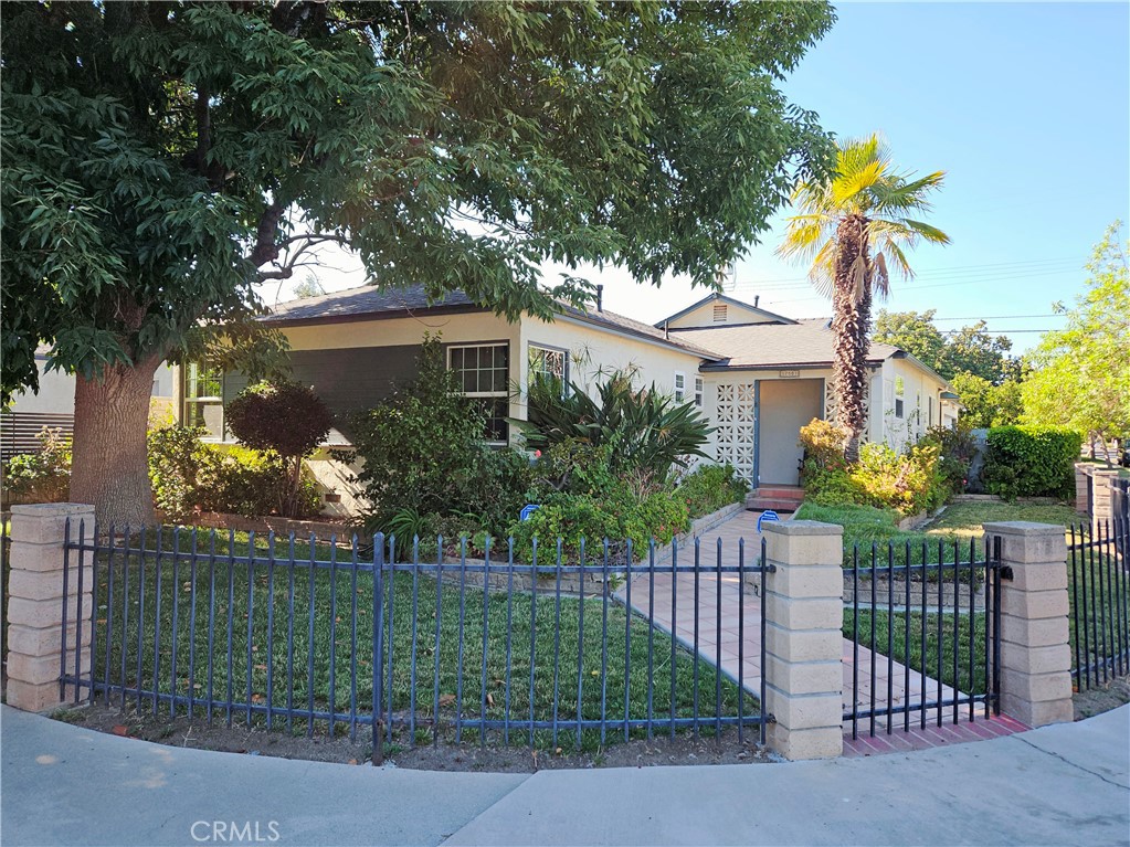 17501 Hamlin Street Lake Balboa, CA 91406 - Photo 2 of 26 a house view with a garden space