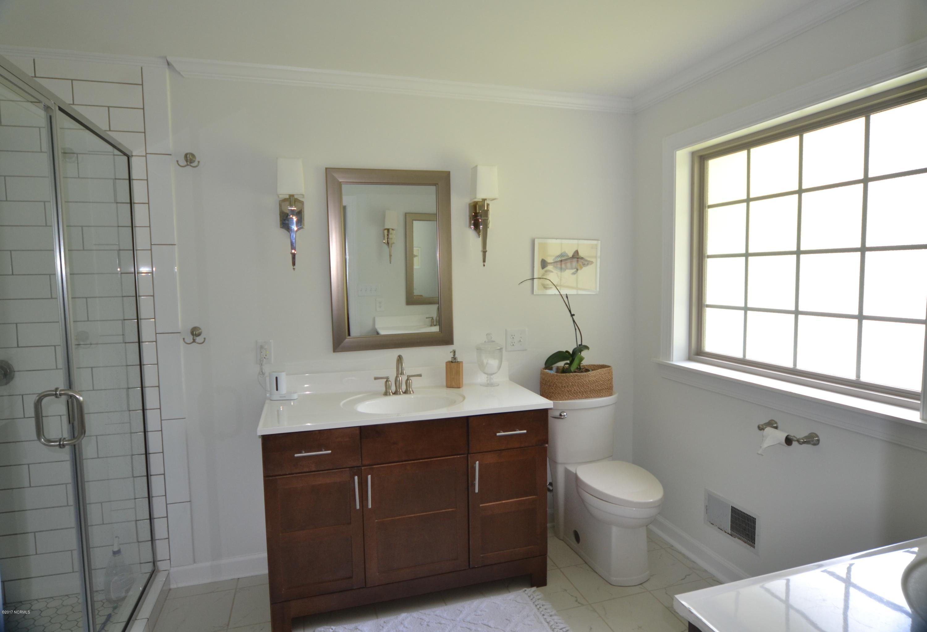 213 Bretonshire Road Wilmington, NC 28405 - Photo 9 of 26 Master Bath