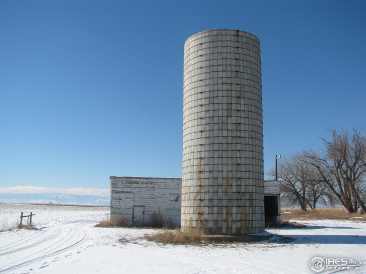 8381 East County Line Road Longmont, CO 80504 - Photo 11 of 18 a view of a building