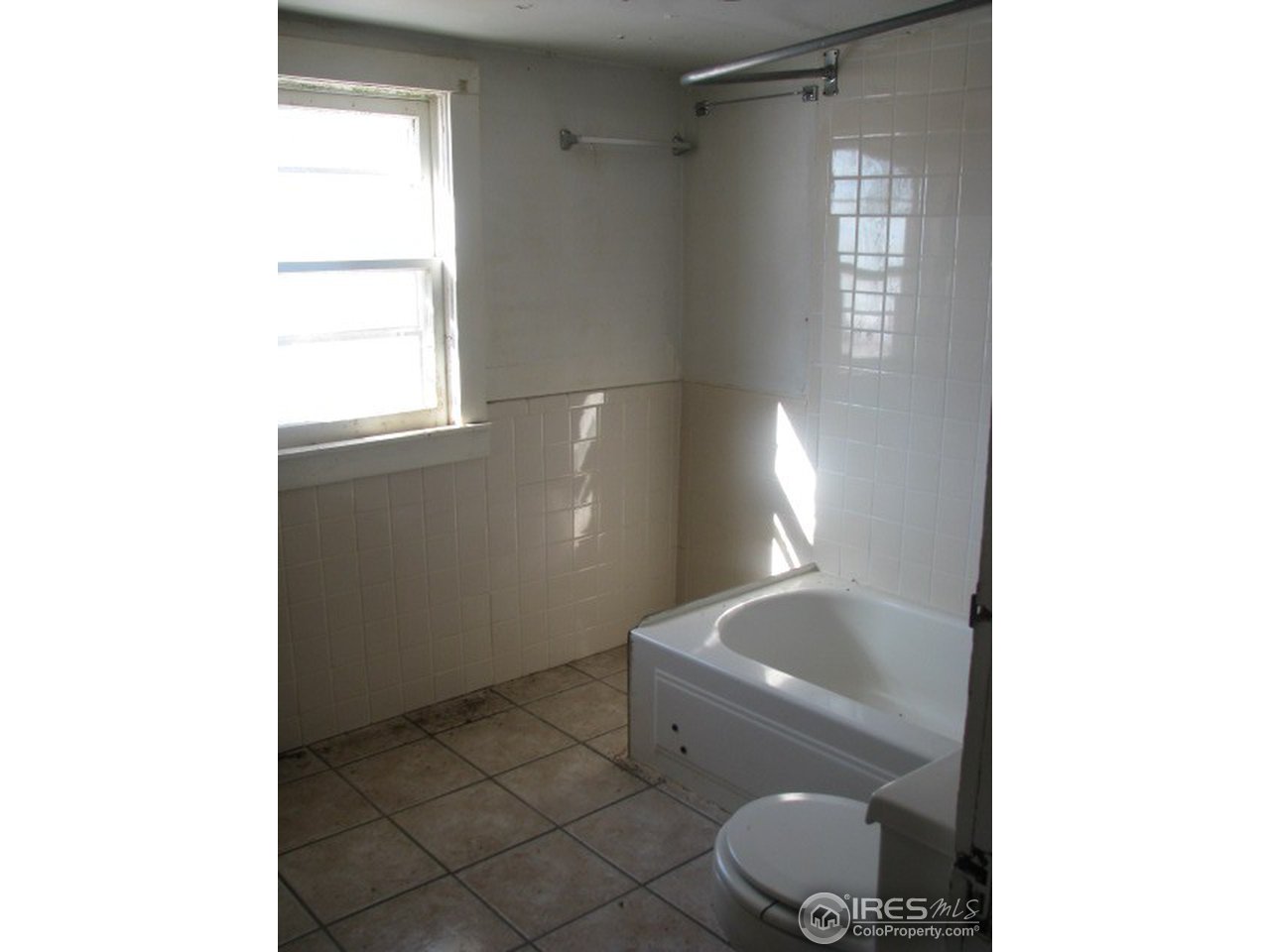 8381 East County Line Road Longmont, CO 80504 - Photo 18 of 18 a bathroom with a toilet and a sink