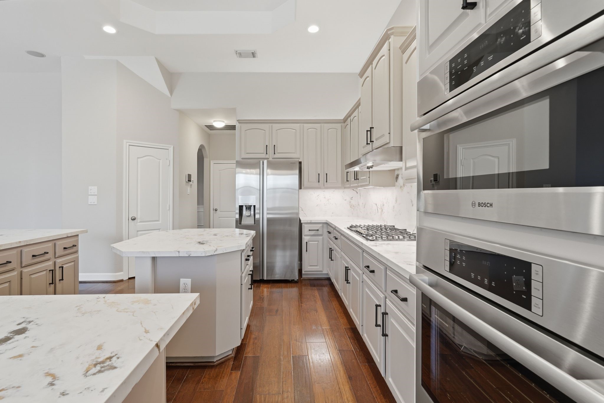 2118 Cias Trail Lane Spring, TX 77386 - Photo 13 of 46 Easy access to the formal dining room from the kitchen. Very functional! WALK IN PANTRY.