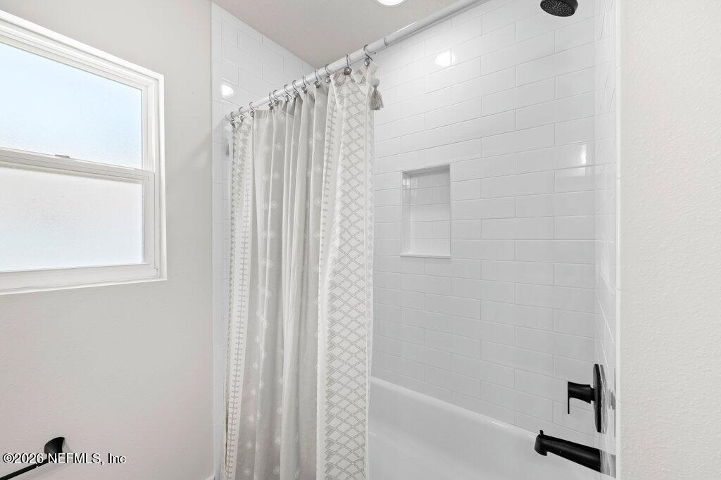 9680 Taylor Field Road Jacksonville, FL 32222 - Photo 23 of 27 a bathroom with a shower and a tub