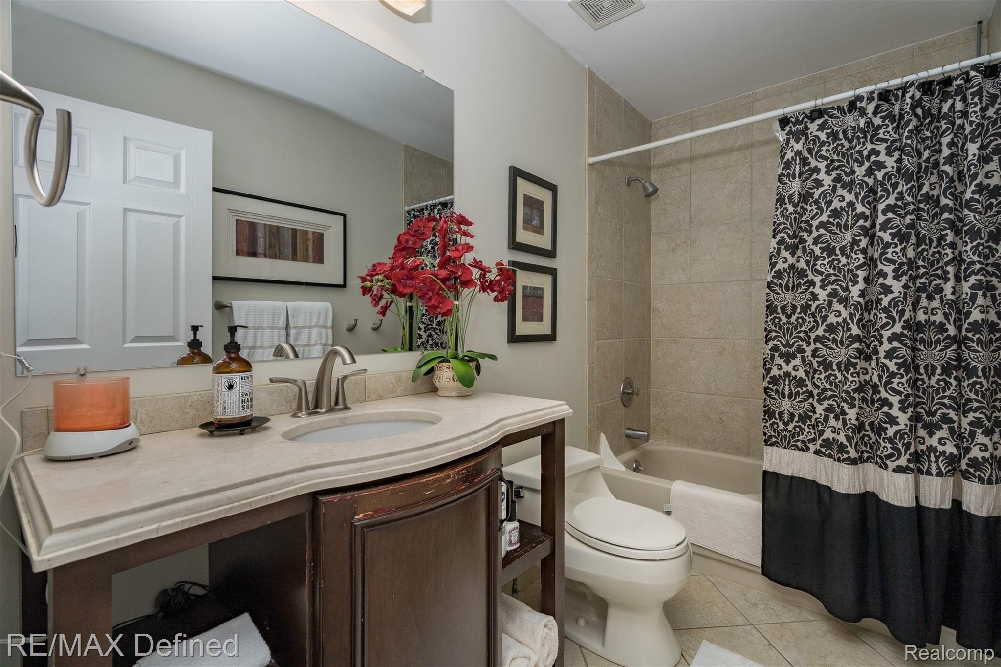 81 Foxboro Drive Rochester, MI 48309 - Photo 20 of 34 81-Foxboro-Dr-21.JPG