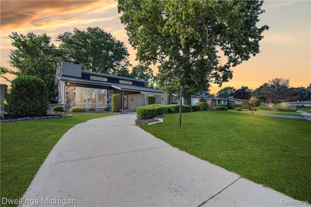 17561 Westhampton Road Southfield, MI 48075 - Photo 27 of 27 17561-Westhampton-Road-Southfield-Michigan-windowstill-1.jpg