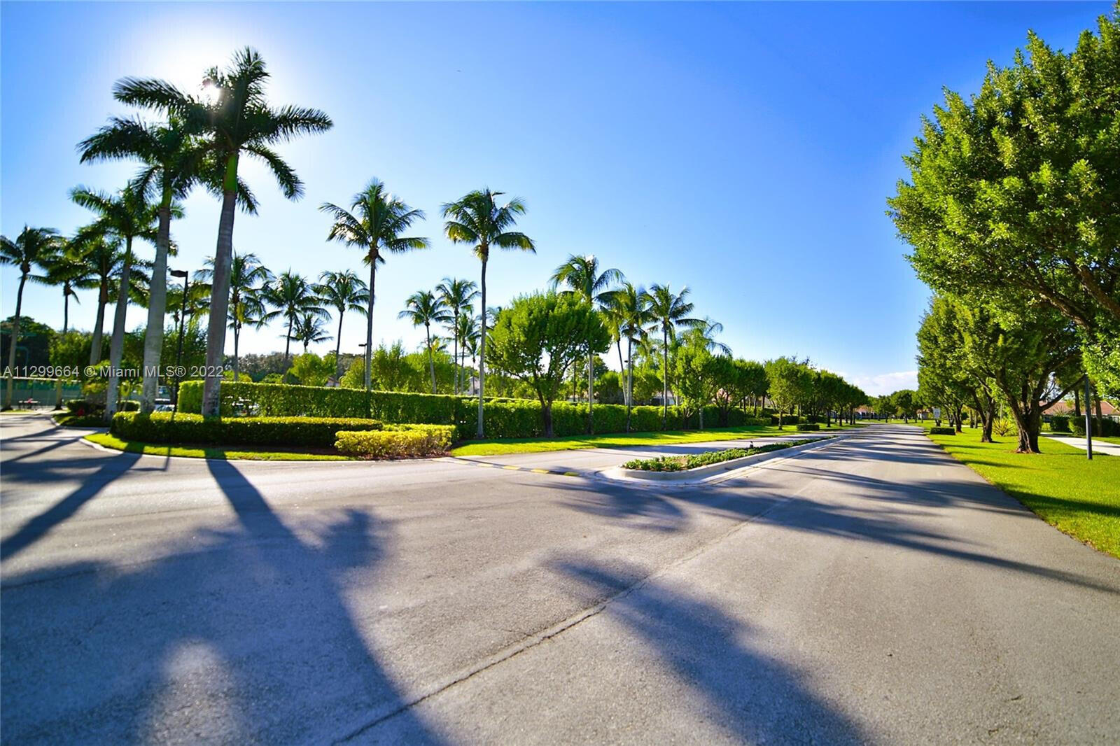 21216 Vía Eden Boca Raton, FL 33433 - Photo 21 of 23 Entrance road