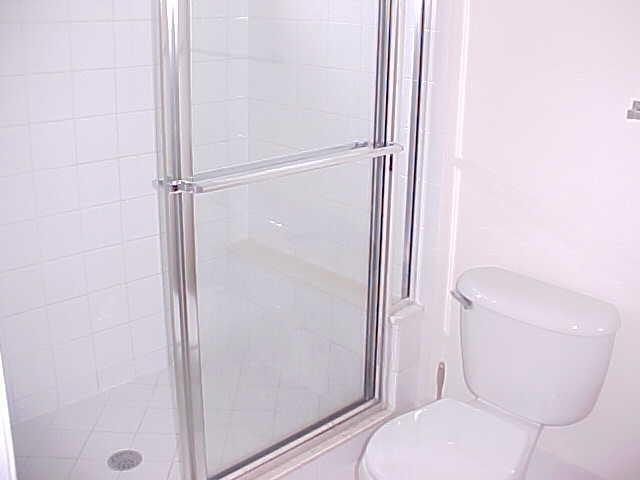 21216 Vía Eden Boca Raton, FL 33433 - Photo 5 of 23 Bathroom