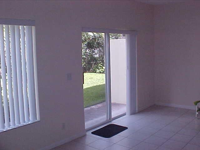 21216 Vía Eden Boca Raton, FL 33433 - Photo 8 of 23 Living Room