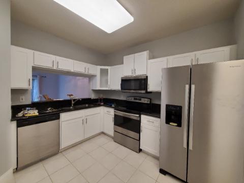 21216 Vía Eden Boca Raton, FL 33433 - Photo 9 of 23 Kitchen