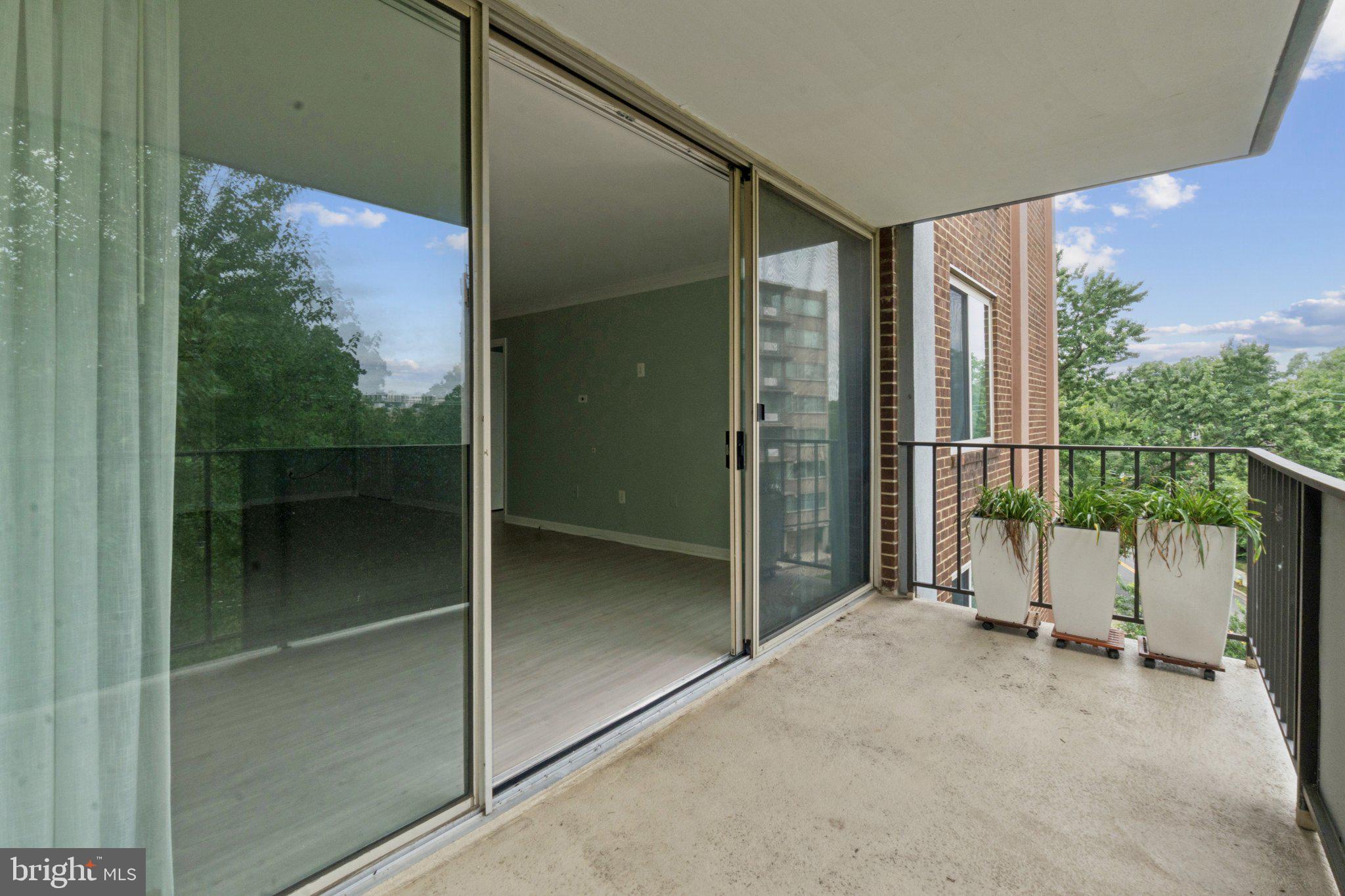 1515 South Arlington Ridge Road, Unit 603 Arlington, VA 22202 - Photo 24 of 39 a view of entryway with backyard