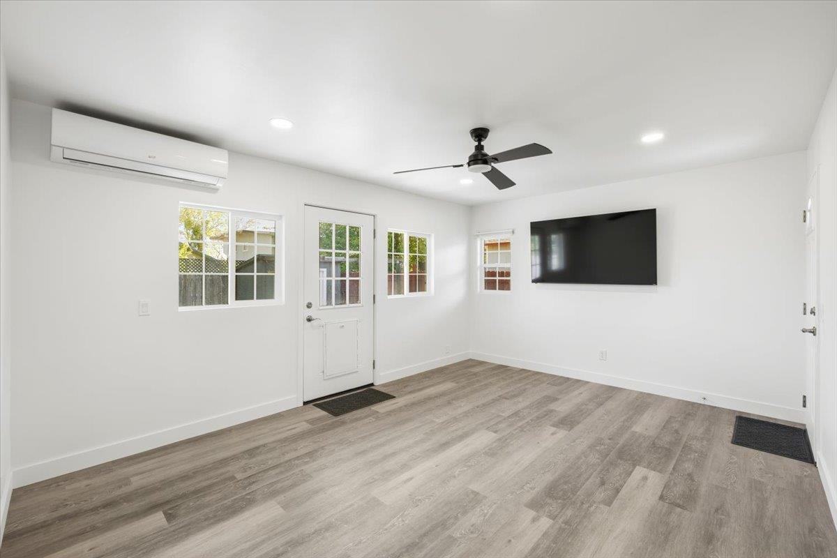 209 Dewitt Court Sacramento, CA 95838 - Photo 25 of 25 foyer entrance with ceiling fan, light wood-type flooring, and recessed lighting