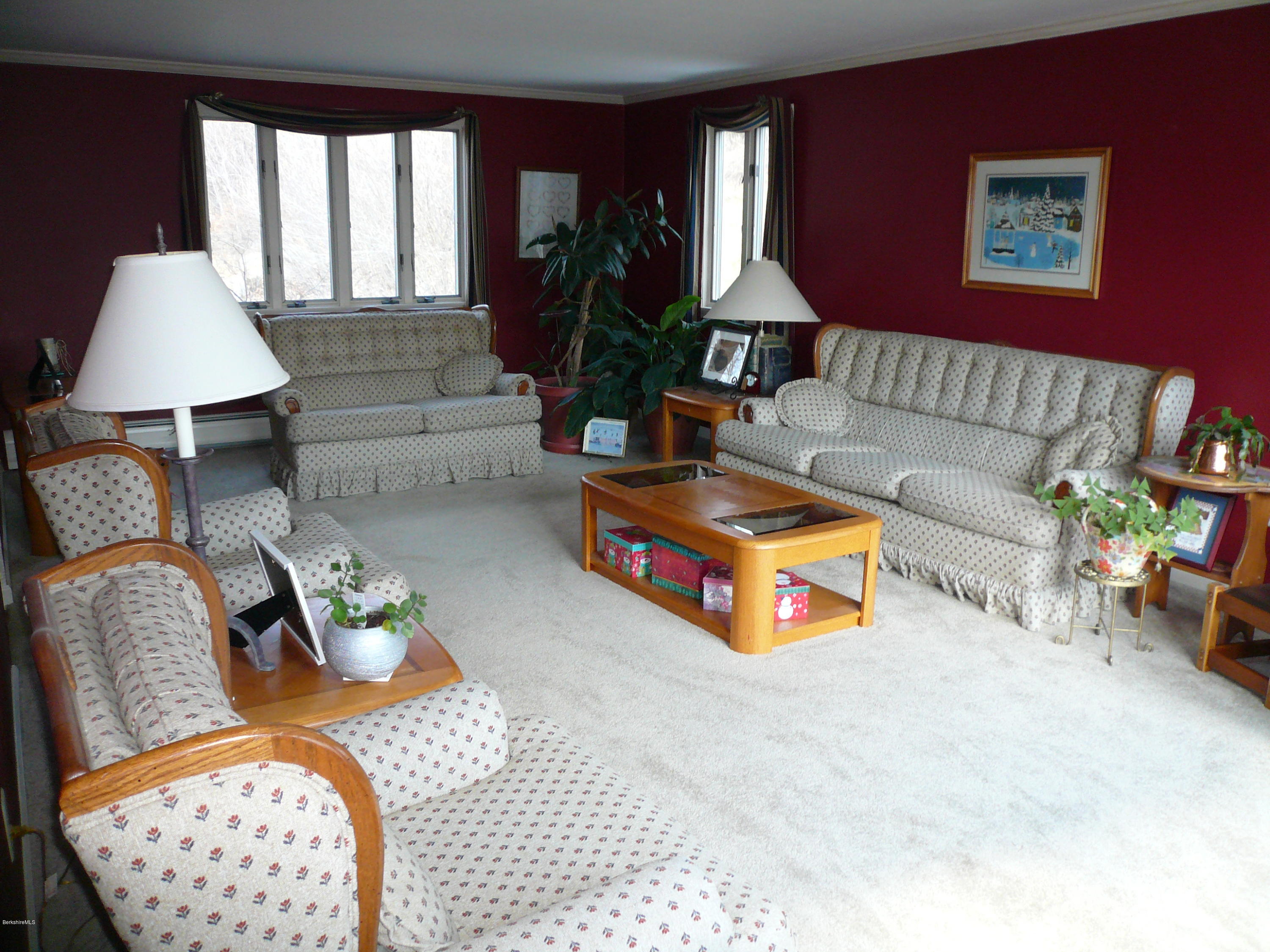 155 Valentine Road Pittsfield, MA 01201 - Photo 17 of 50 livingroom
