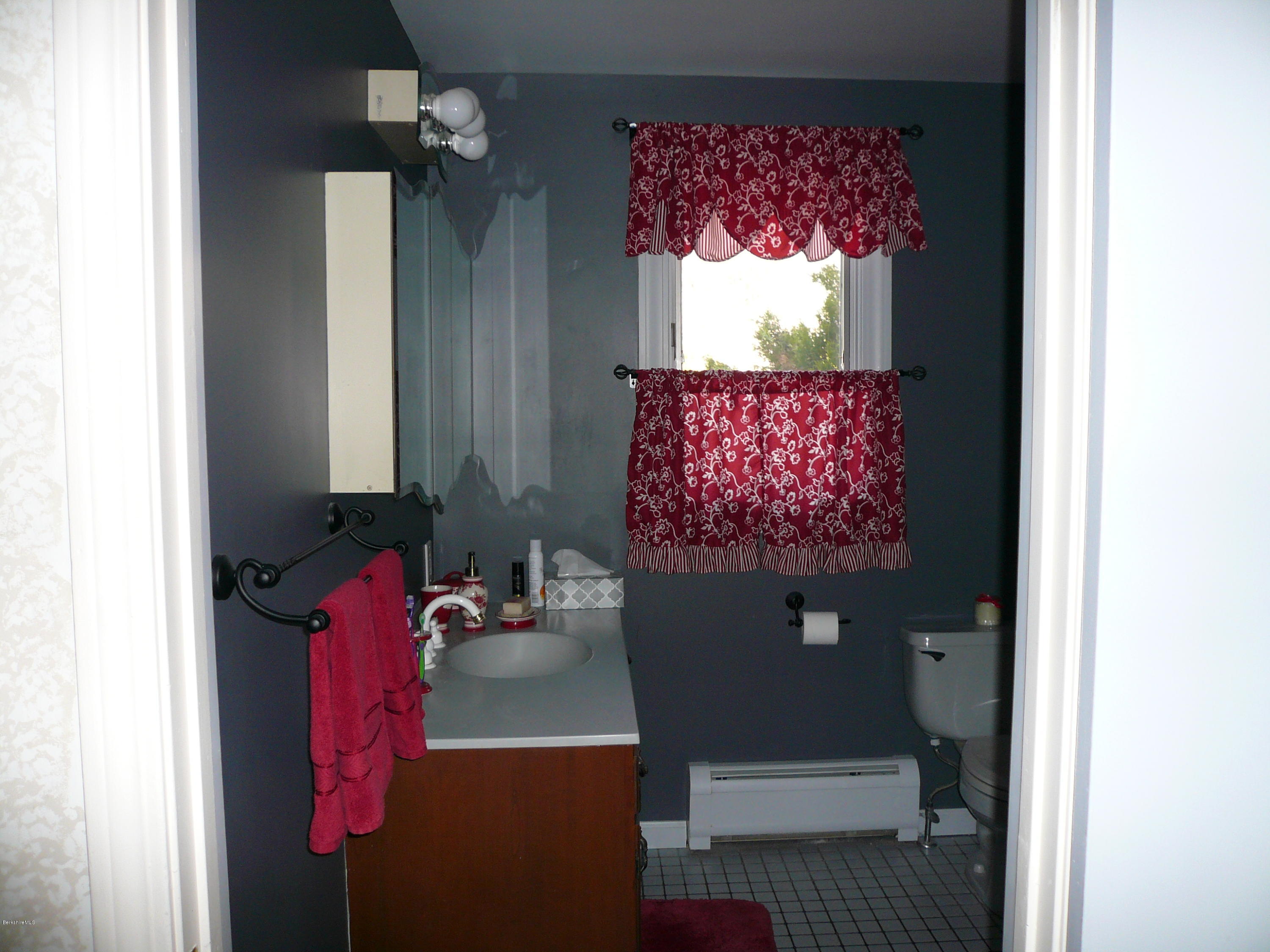 155 Valentine Road Pittsfield, MA 01201 - Photo 26 of 50 P1030586