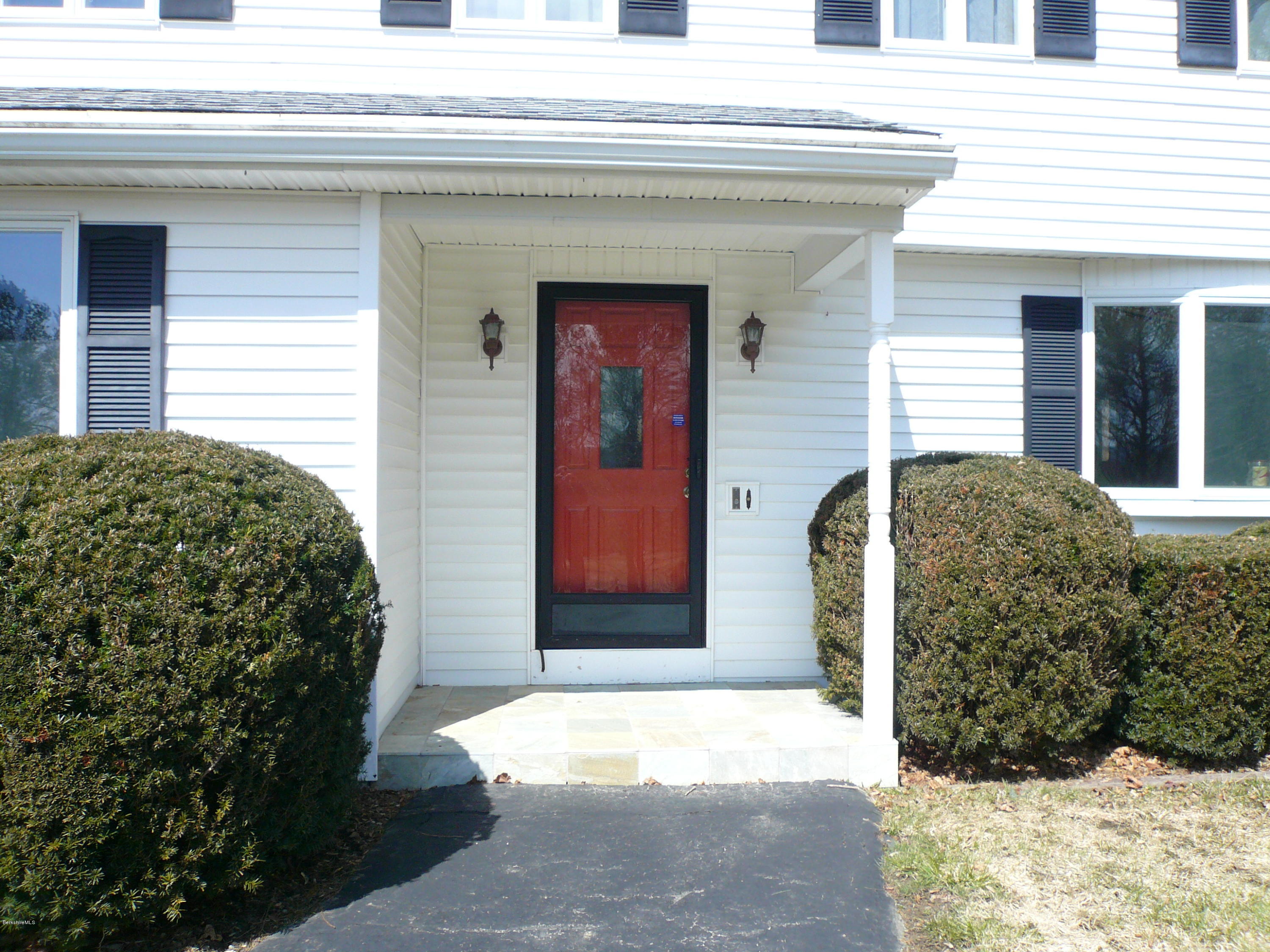 155 Valentine Road Pittsfield, MA 01201 - Photo 4 of 50 P1030607