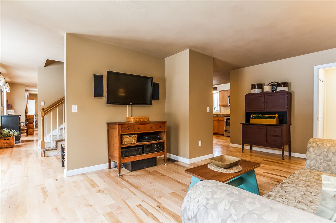 297 Hoit Road Concord, NH 03301 - Photo 8 of 40
