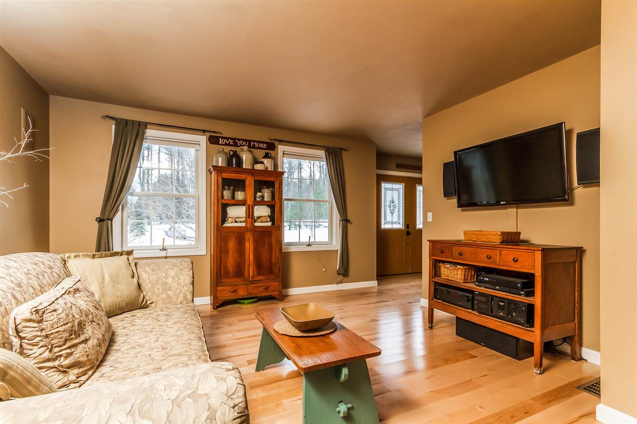 297 Hoit Road Concord, NH 03301 - Photo 9 of 40