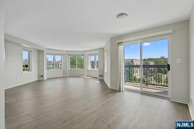 405 Williams Court, Unit 405 Edgewater, NJ 07020 - Photo 4 of 27