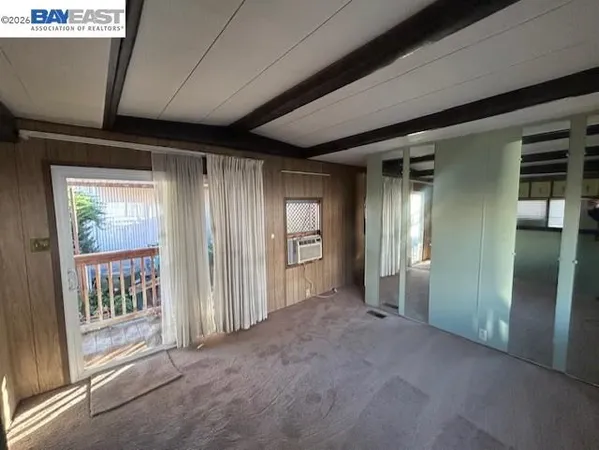 a view of entryway with livingroom