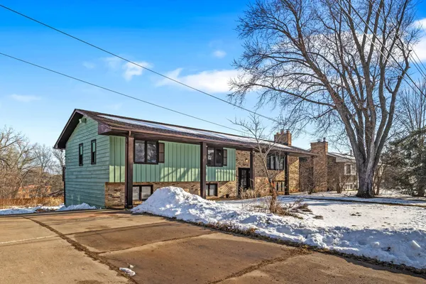 $495,000 | 3301 Edgemere Avenue, St. Anthony, MN 55418