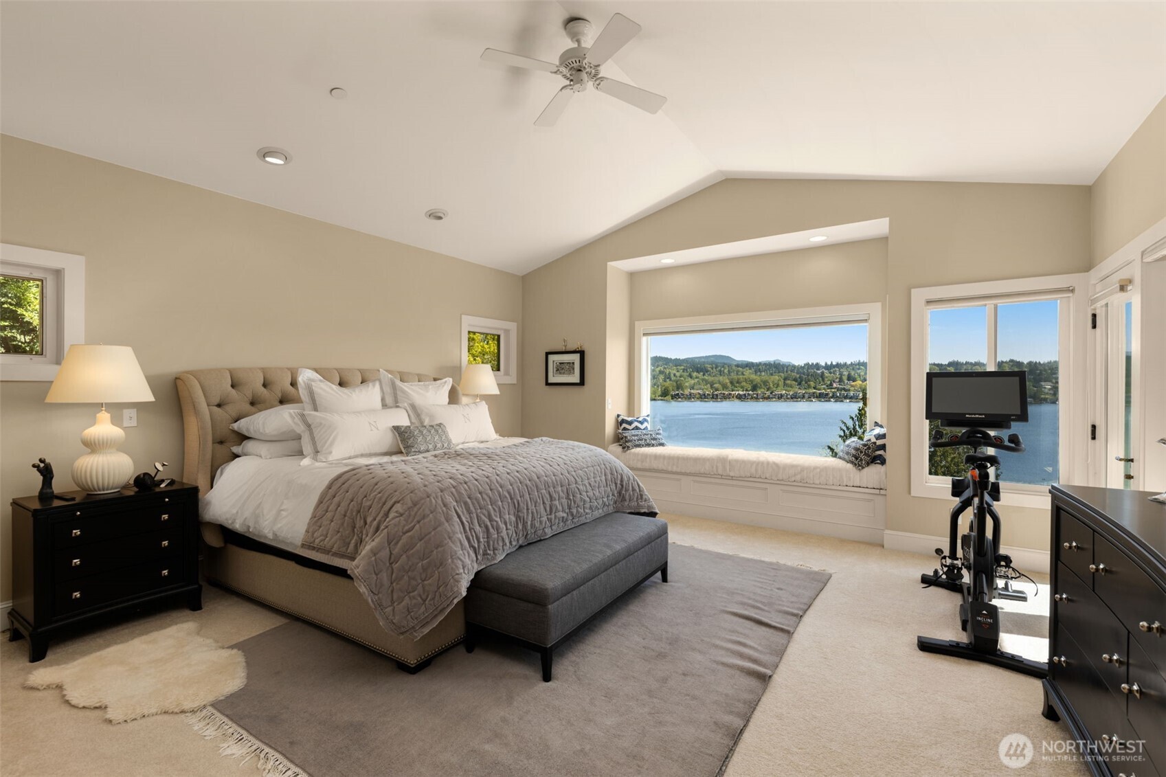 7922 East Mercer Way Mercer Island, WA 98040 - Photo 15 of 40