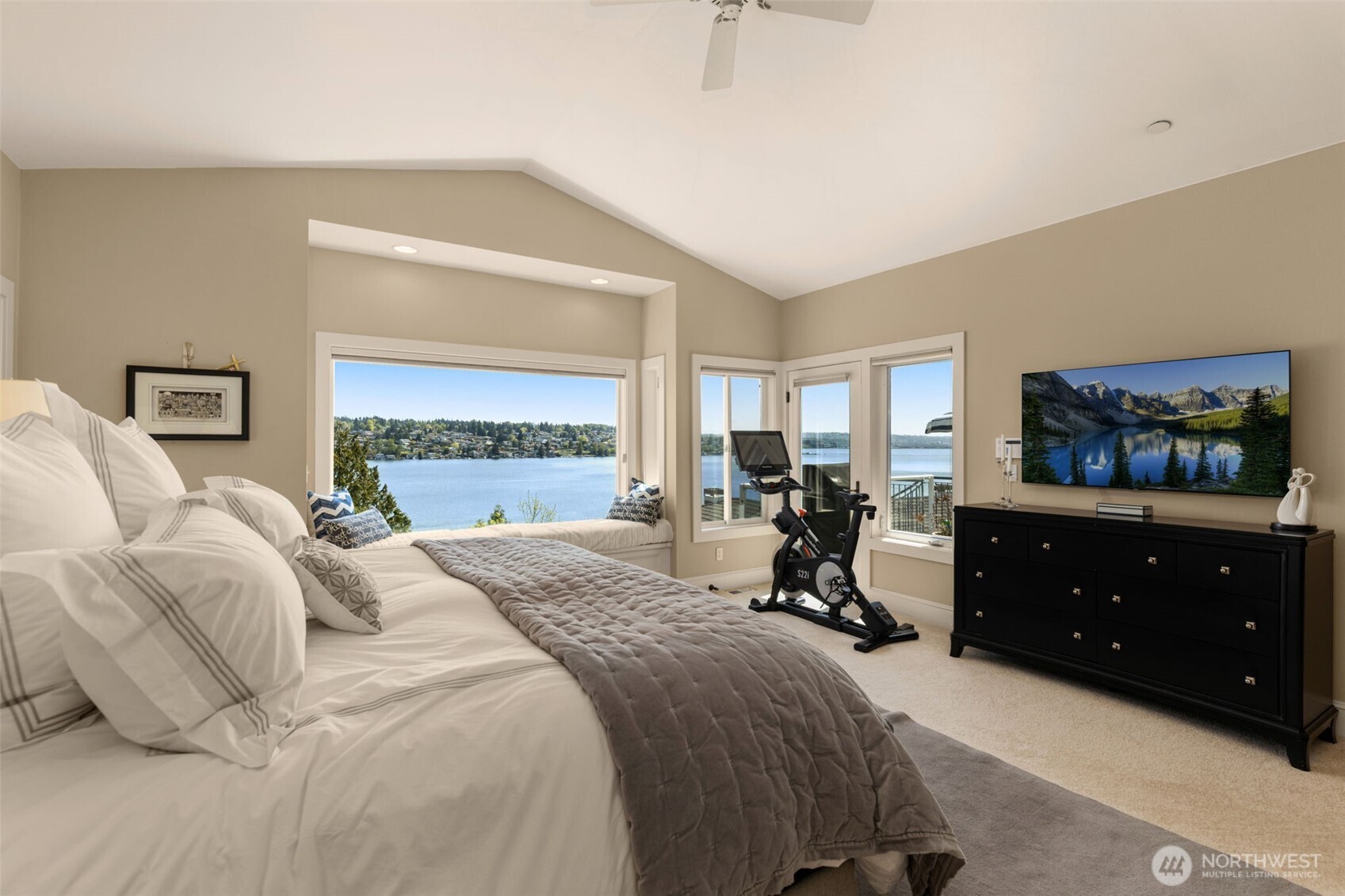 7922 East Mercer Way Mercer Island, WA 98040 - Photo 16 of 40