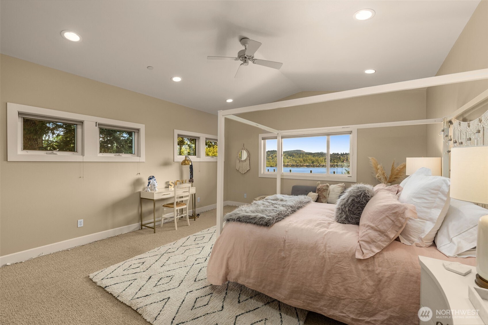 7922 East Mercer Way Mercer Island, WA 98040 - Photo 18 of 40