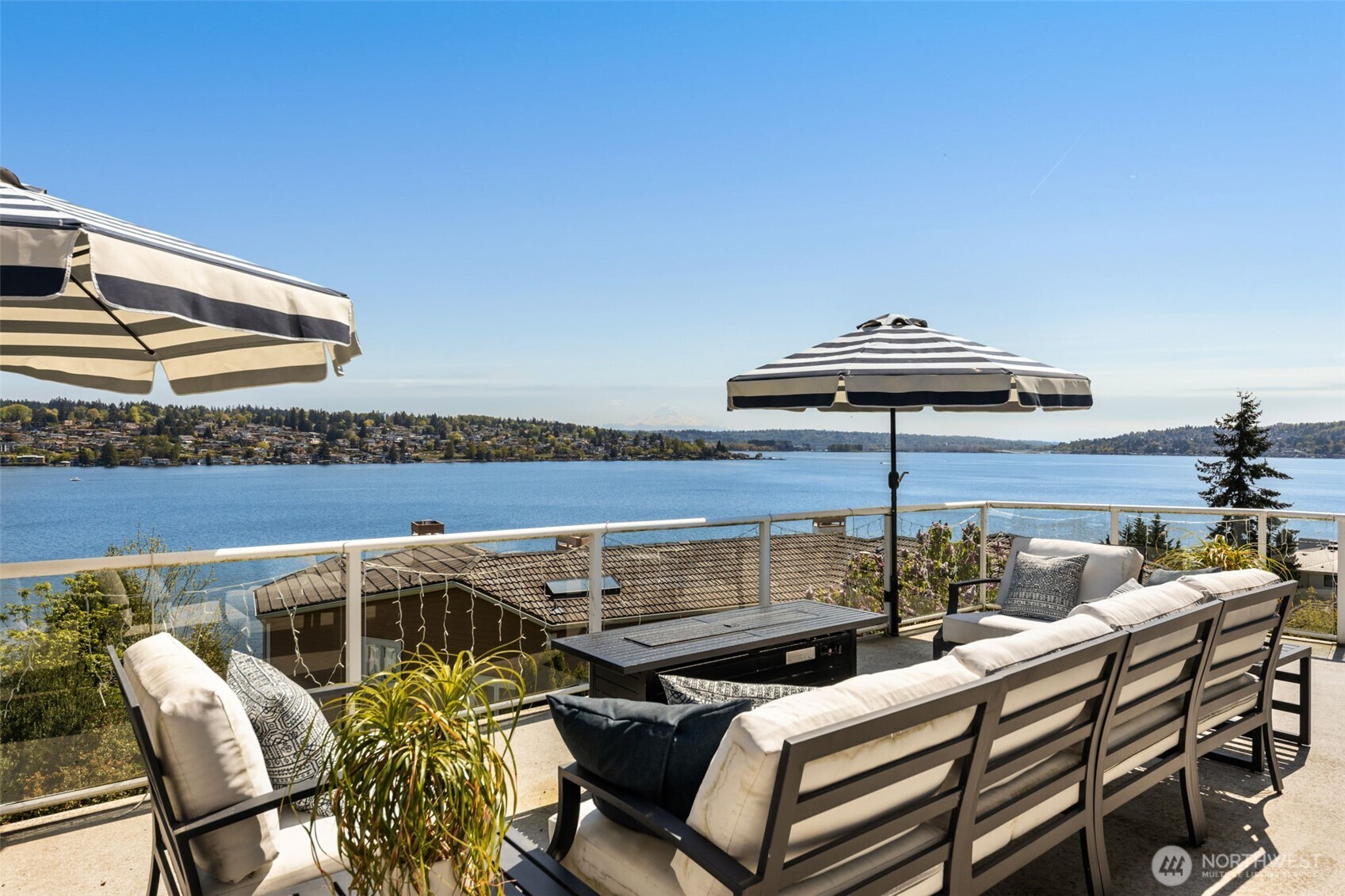 7922 East Mercer Way Mercer Island, WA 98040 - Photo 29 of 40