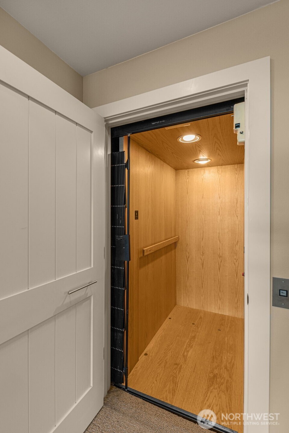 7922 East Mercer Way Mercer Island, WA 98040 - Photo 35 of 40