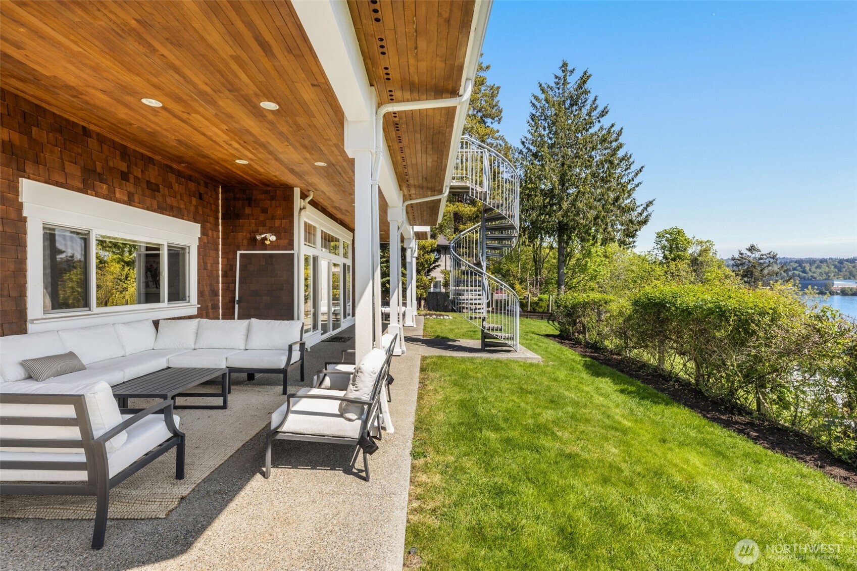 7922 East Mercer Way Mercer Island, WA 98040 - Photo 37 of 40