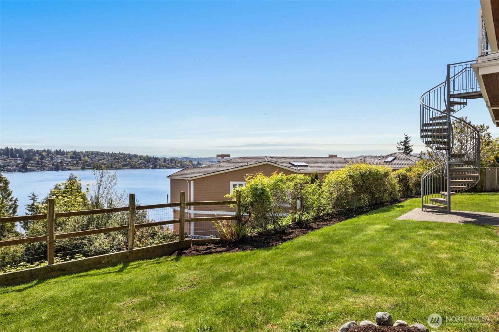 7922 East Mercer Way Mercer Island, WA 98040 - Photo 39 of 40