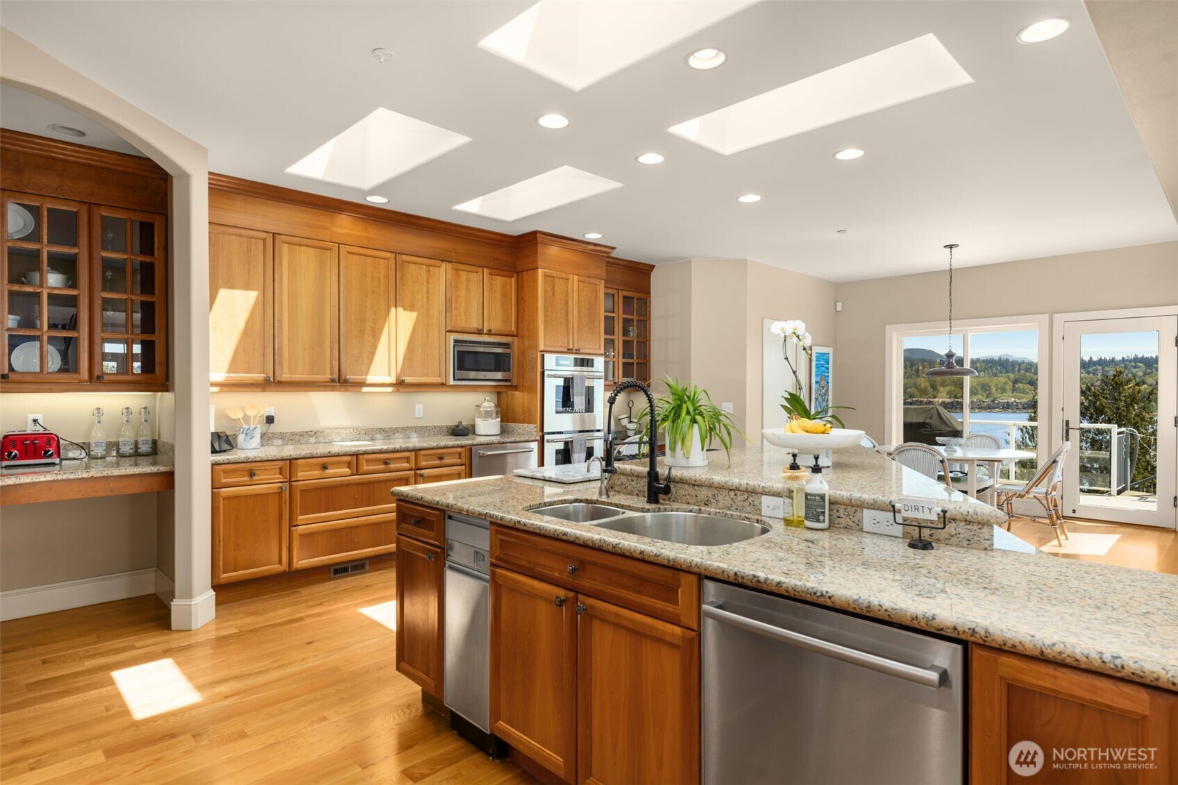 7922 East Mercer Way Mercer Island, WA 98040 - Photo 8 of 40